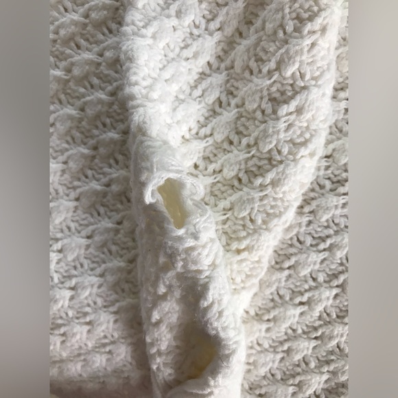 Cream Old navy sweater - Picture 3 of 3